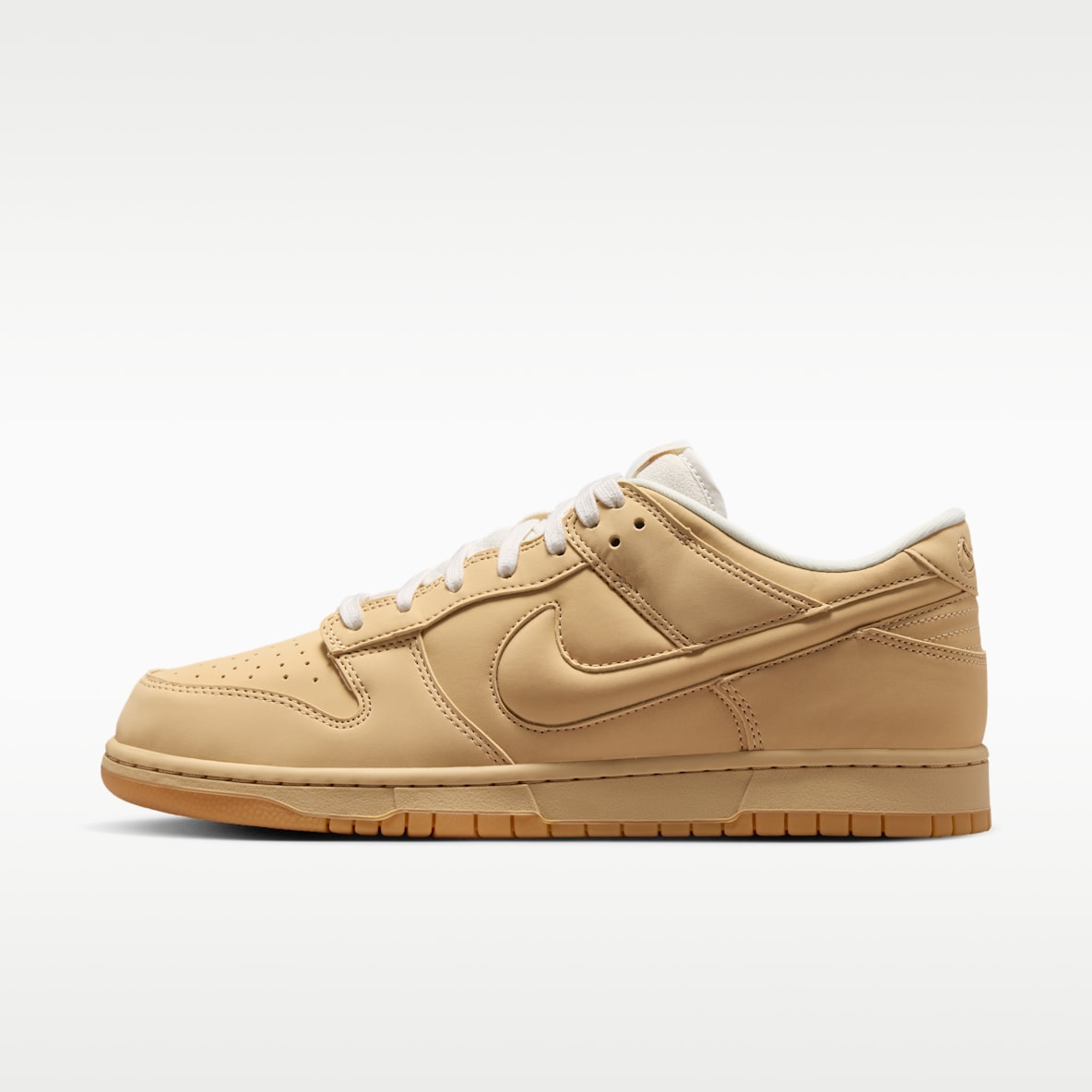 Nike Dunk. Low & High Top Trainers. Nike RO